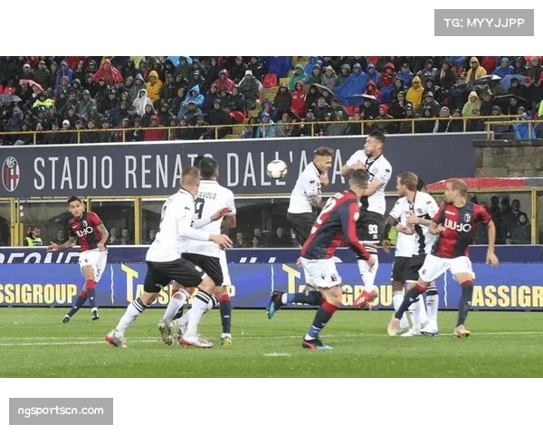 维罗纳中场绞杀战术效果下降，防守反击时三线推进衔接不够流畅